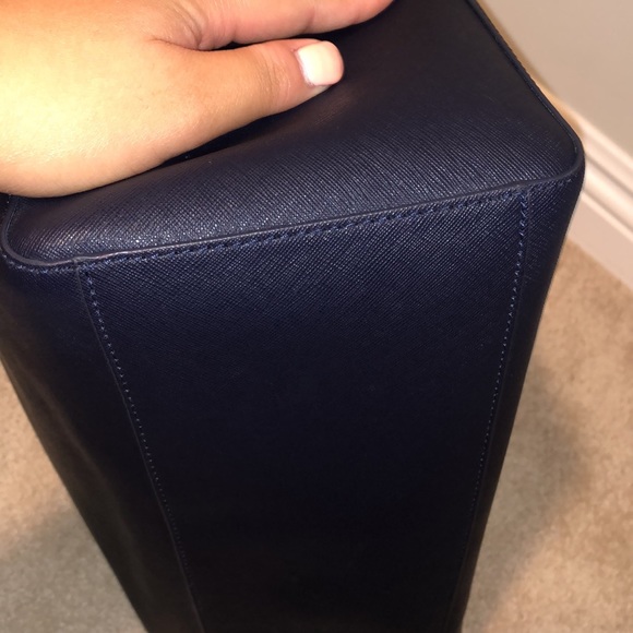 Like new Tory Burch York tote - Picture 5 of 8